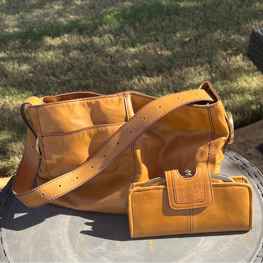 HOBO INTERNATIONAL handbag with matching wallet